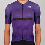 Sportful Evo Jersey violet purple cycling jersey, full front view on male model with black shorts