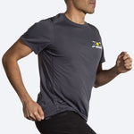 Man running in Brooks Distance Short Sleeve 2.0 shirt in asphalt gray color