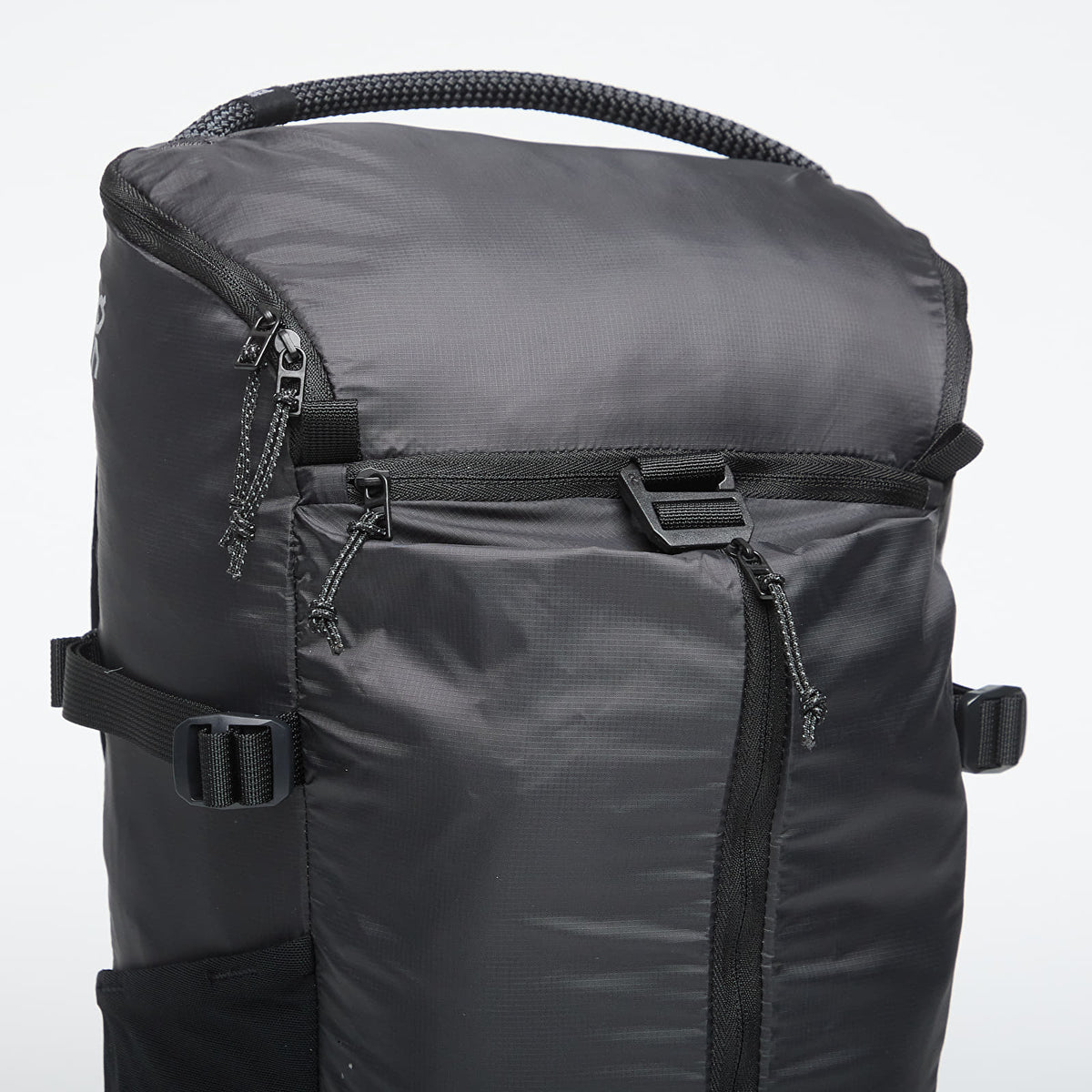On Speed Pack 18L Lite backpack in Magnet dark gray with zipper details