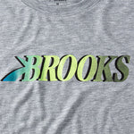 Brooks Distance Short Sleeve 3.0 men's tee in heather ash with gradient logo