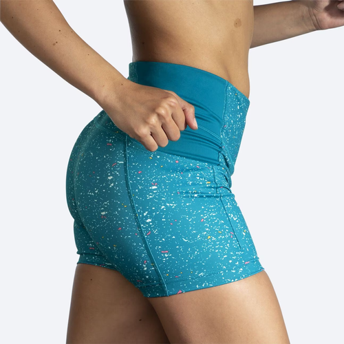 Woman wearing teal Brooks Method 5-inch short tights with speckled pattern
