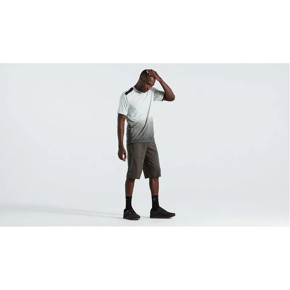 Man wearing white to grey gradient short sleeve cycling jersey with matching shorts