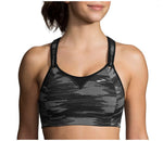 Woman wearing Brooks Rebound Racer Sport Bra in black jacquard pattern