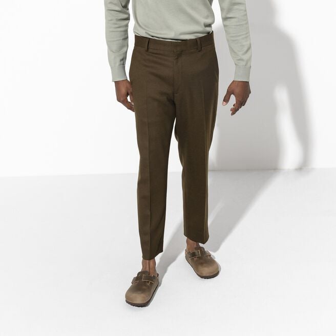 Birkenstock Boston clogs in tobacco brown oiled leather on model's feet
