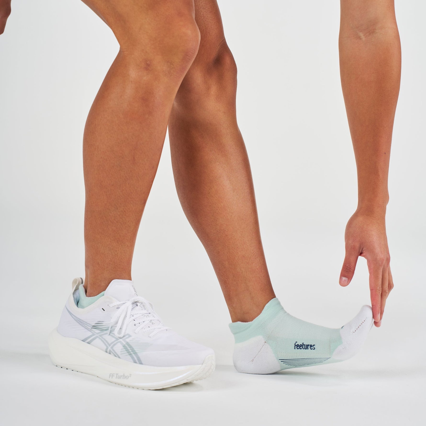 Feetures Elite Max Cushion Tab socks in white with mint green heel and toe