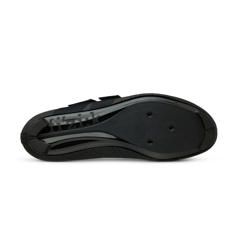 Fizik Tempo R5 PowerStrap cycling shoe sole view in black colorway