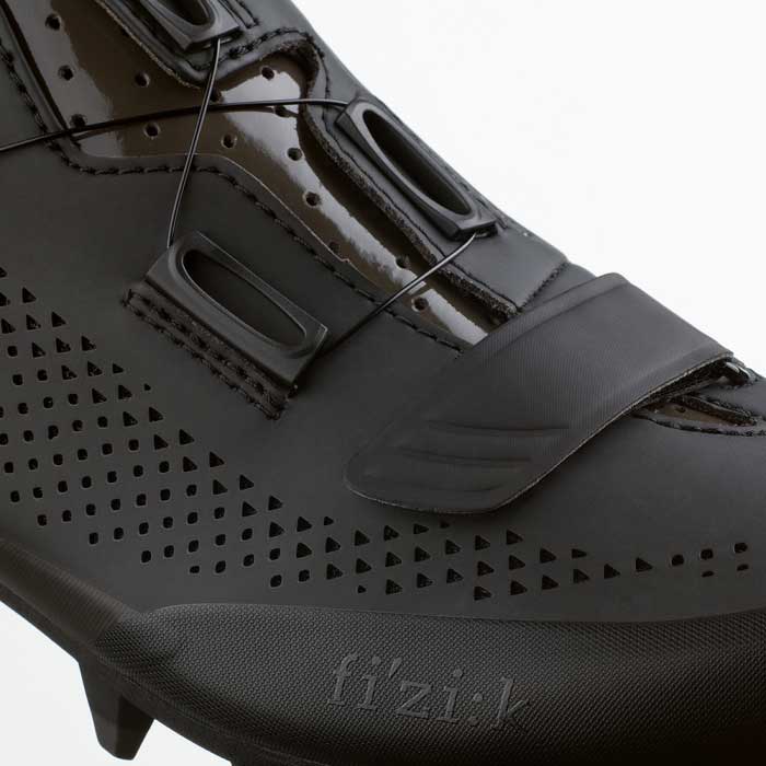 Fizik X5 Terra black MTB cycling shoe with perforated upper and closure system