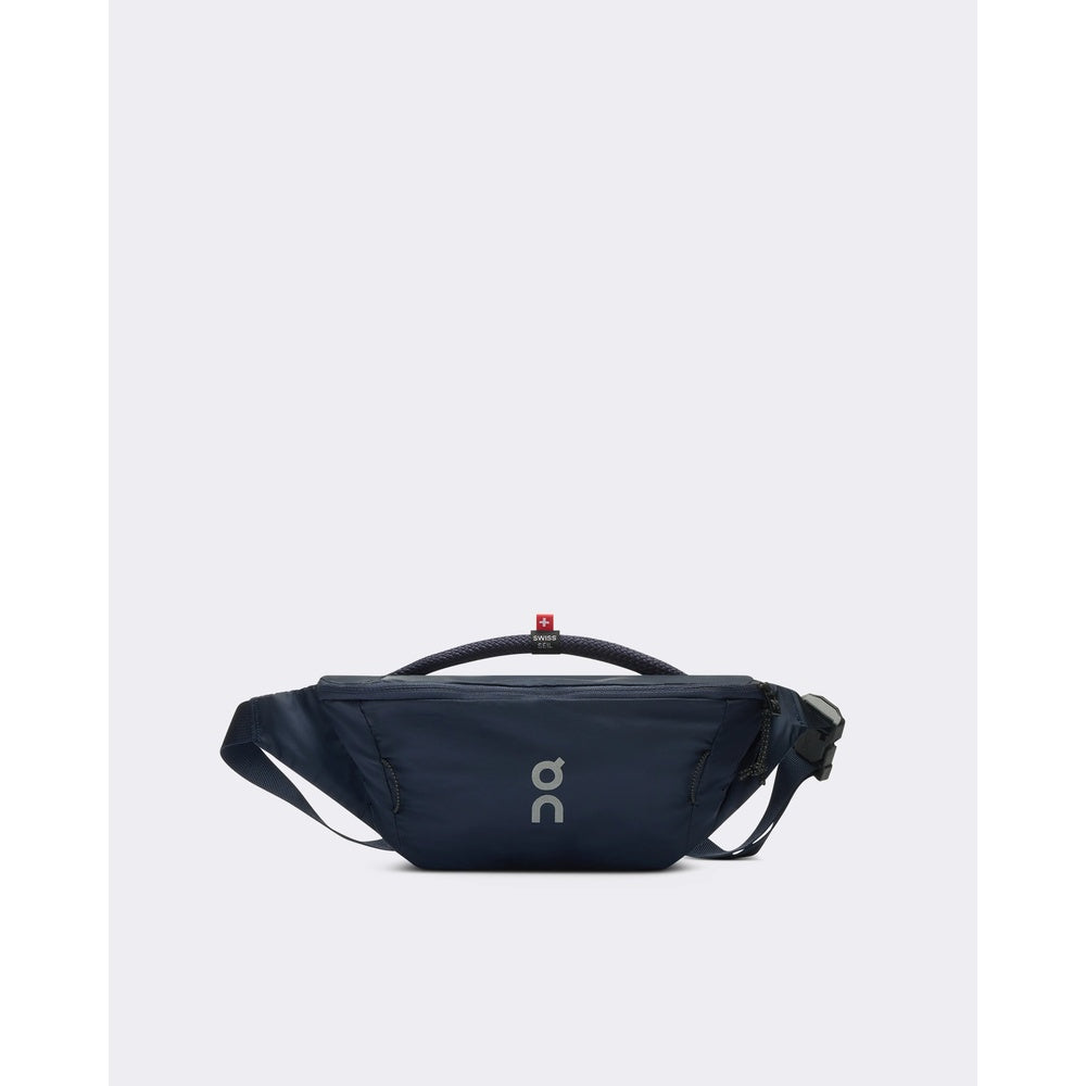 On Waist Pack 2L Lite in navy blue with adjustable strap and Swiss Seil handle