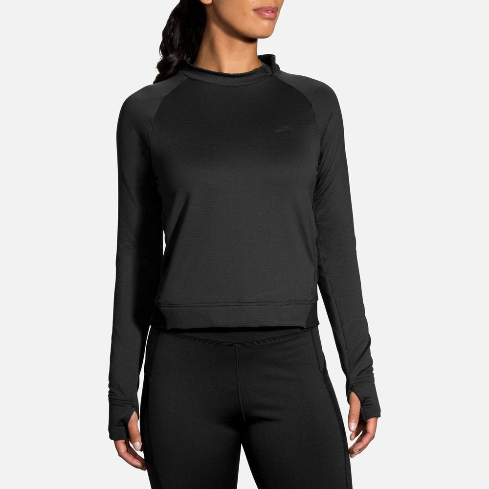 Woman wearing Brooks Notch Thermal long sleeve top in heather asphalt gray