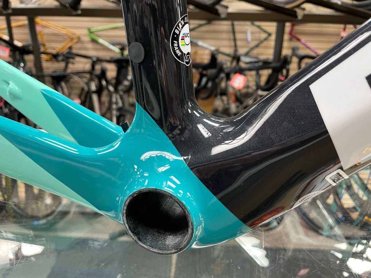 Bianchi Oltre XR4 Rim Brake Graphite Race/Celeste Frame 53
