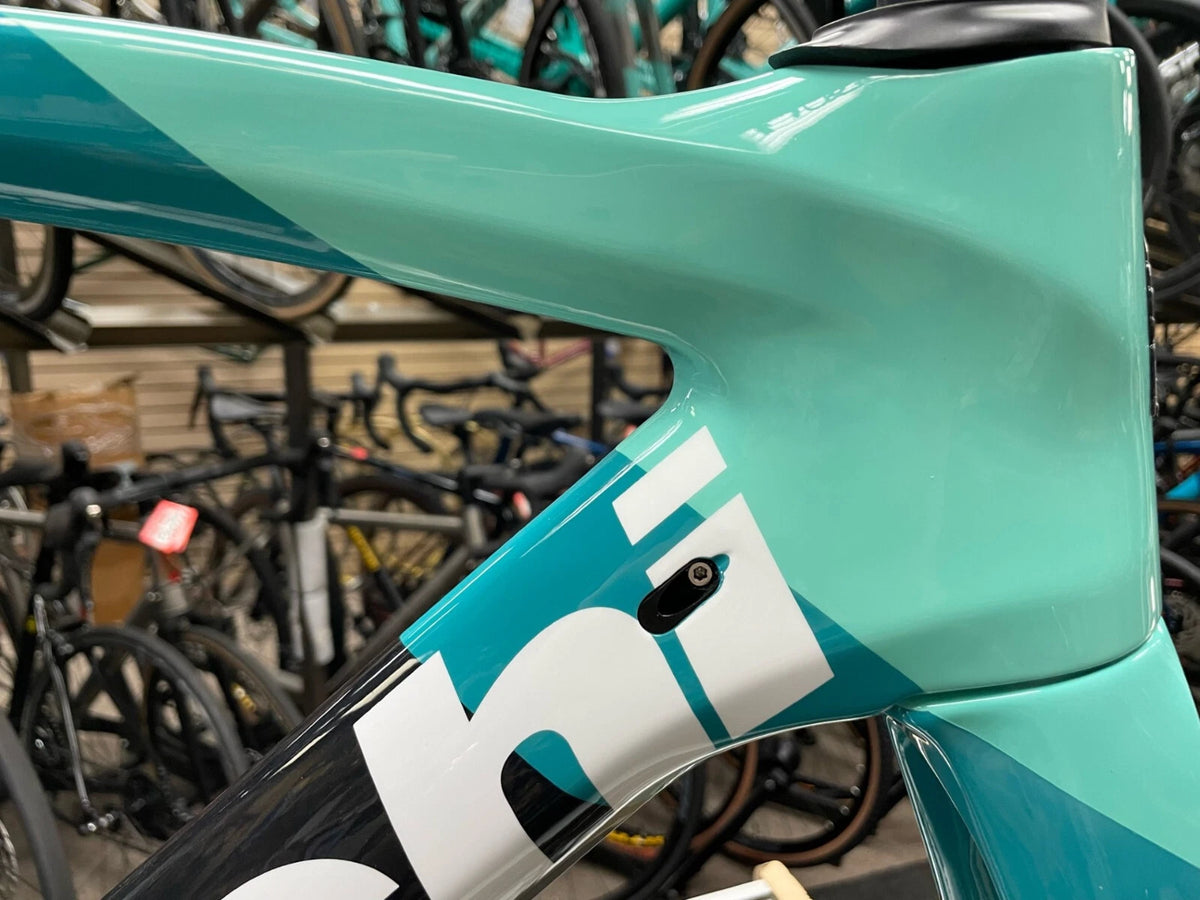 Bianchi Oltre XR4 Rim Brake Graphite Race/Celeste Frame 53