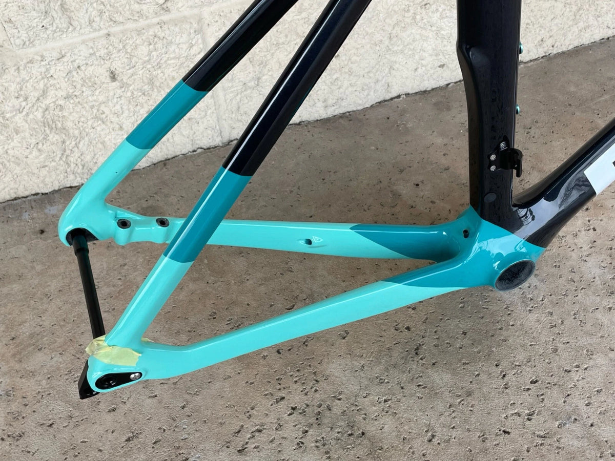 Bianchi Oltre XR4 Rim Brake Graphite Race/Celeste Frame 53