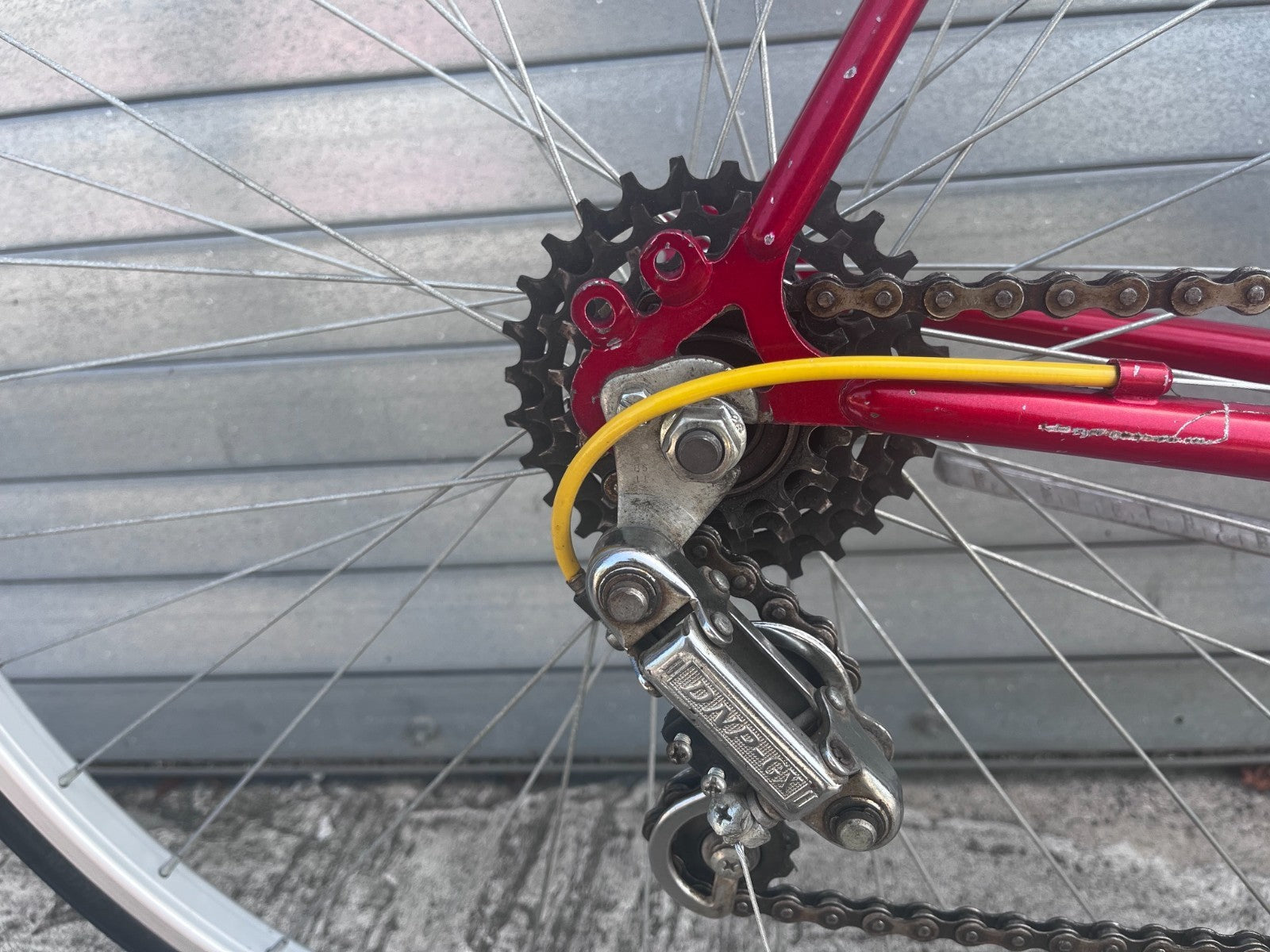 Rear freewheel and derailleur detail on the vintage Firenze GL5000 road bike