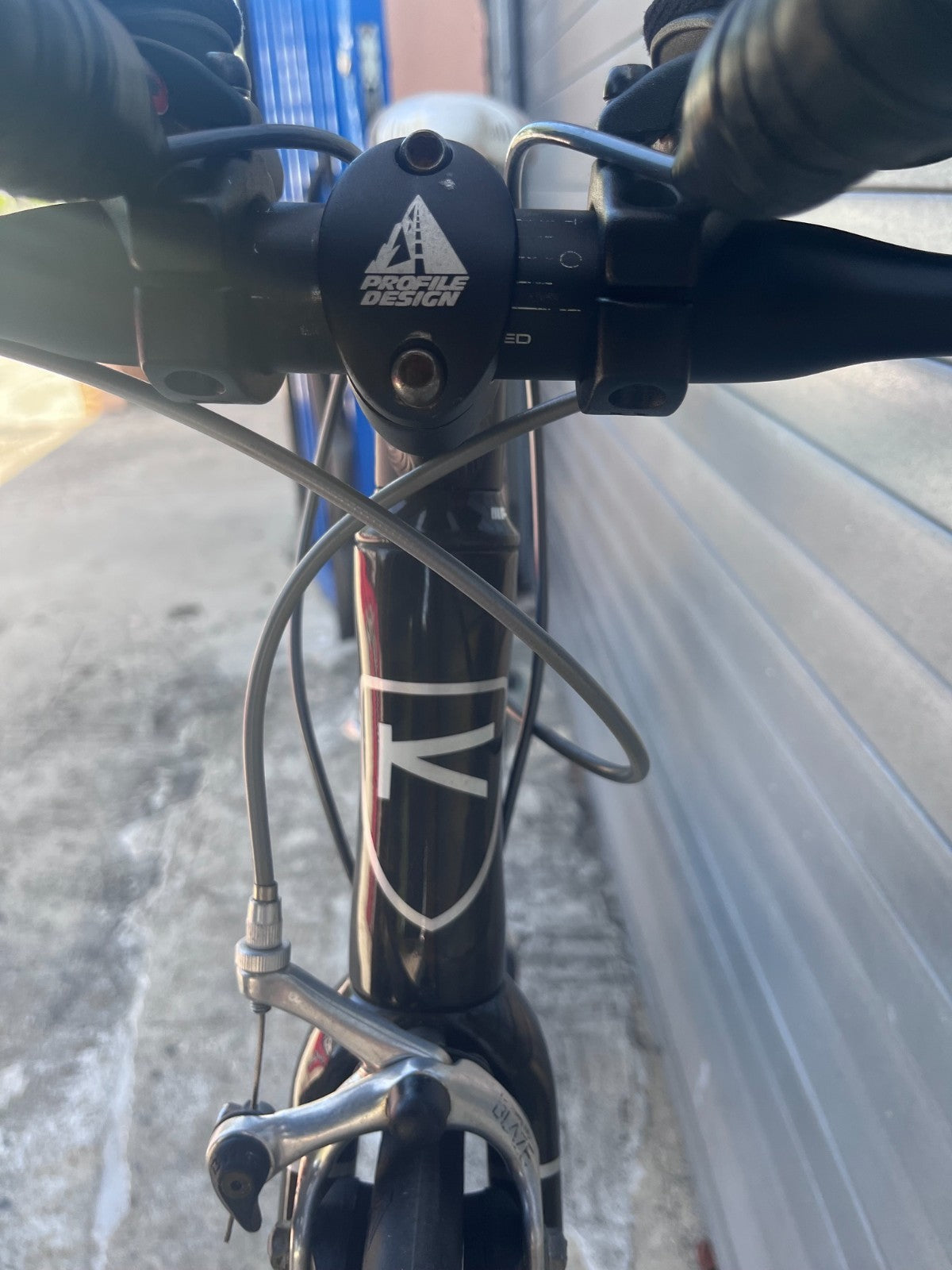 Profile Design aero base bar, stem and extension bars on the Kuota Factor triathlon bike