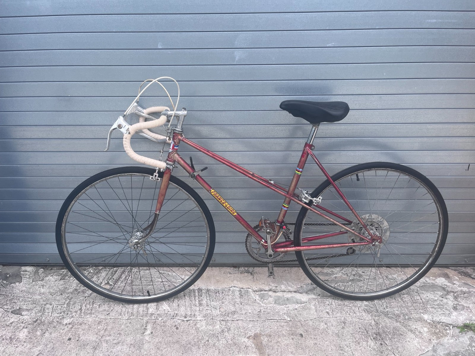 Twin-lateral mixte frame and world championship graphics on 1975 France-Loire
