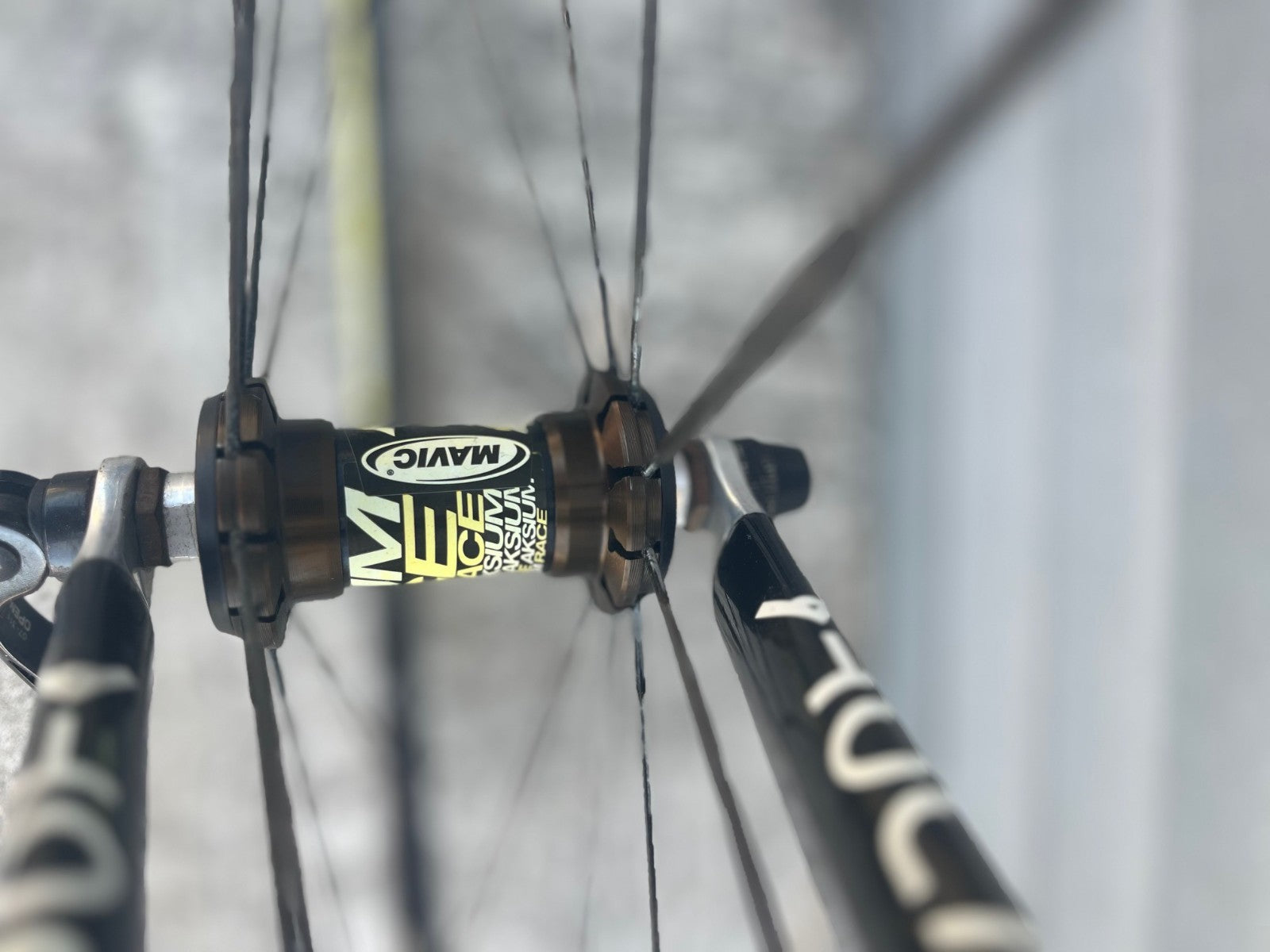 Mavic Aksium wheel hub and spokes on the Kuota Factor carbon TT bike